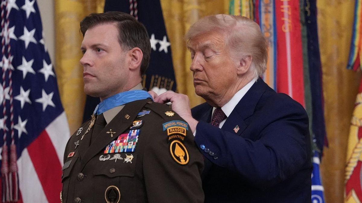 “TRUMP’S ‘INSANE’ JOKE DURING MEDAL OF HONOR CEREMONY LEAVES PEOPLE STUNNED 😳🏅”