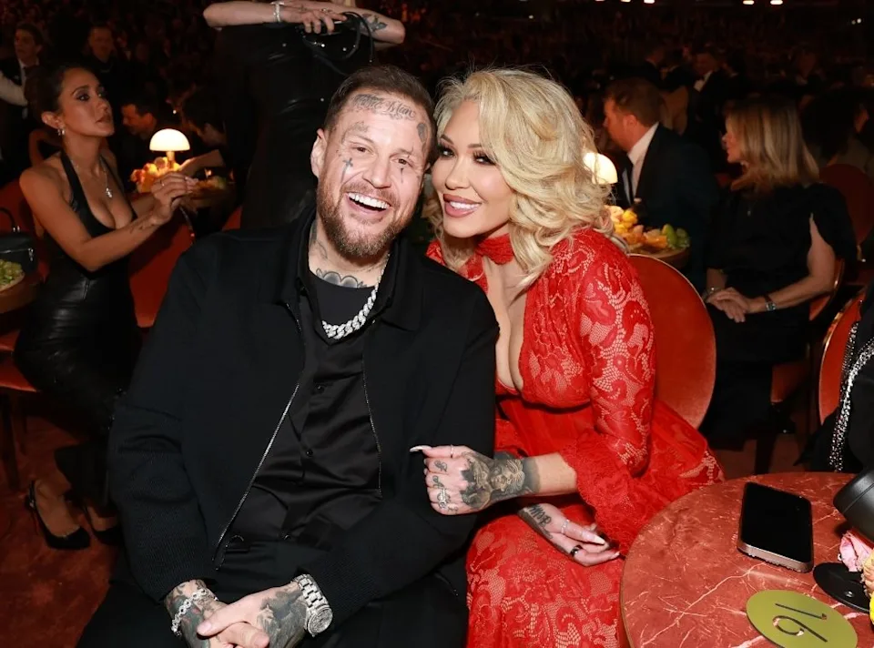 💔 JELLY ROLL REMOVES BUNNIE XO FROM INSTAGRAM After nearly 10 years of marriage, the country star’s latest social media move has fans talking.
